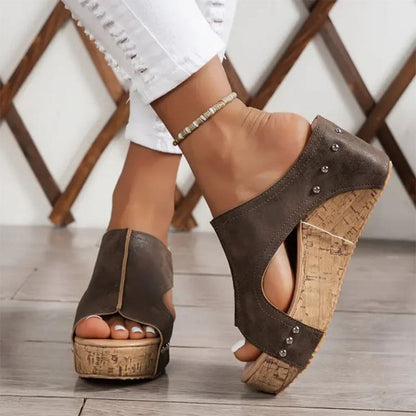 👡✨ 50 % de réduction 🔥Sandales compensées pour femmes avec détails cloutés
