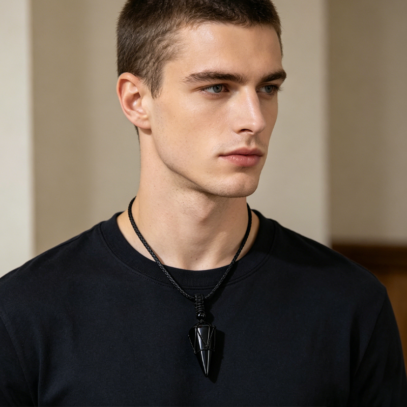 💎 57% DE RÉDUCTION! ✨ Pendentif Conique pour Hommes et Femmes – Design Minimaliste, Métal Hypoallergénique & Parfait Pour Un Usage Quotidien ou Offrir 🎁