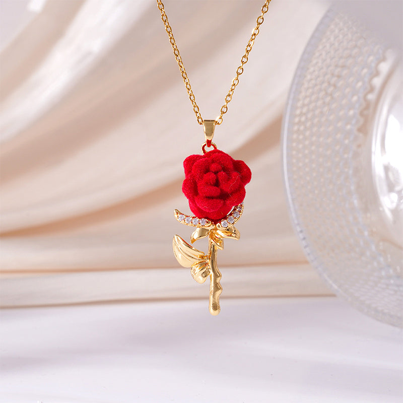 🌹Pendentif Rose Rouge Élégant ✅ Détails Cristal & Finition Dorée | Raffiné et Romantique 🌹 -50% AUJOURD’HUI 🔥