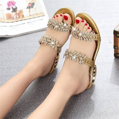 📢⏰ DERNIER JOUR 57% ! Sandales Femme à Strass – Talon Plat 4cm, Ornements Métalliques, Tige PU, Confort & Éclat pour l'Été & le Quotidien 👡