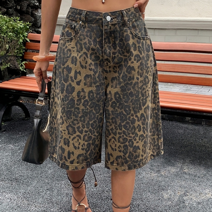 🩳 50% DE RÉDUCTION 🐆 Short en jean imprimé léopard pour femme – Look tendance & coupe confortable – Parfait pour l’été, les festivals ou un style streetwear assumé – taille haute & poches pratiques 🌸