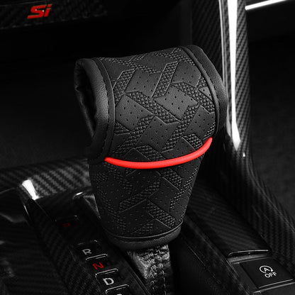🚗 50% DE RÉDUCTION! 🧵 Cache Pommeau de Levier de Vitesse – Cuir PU perforé, protection tri-couche & universel – Style et confort pour l'intérieur de votre auto 🛡️
