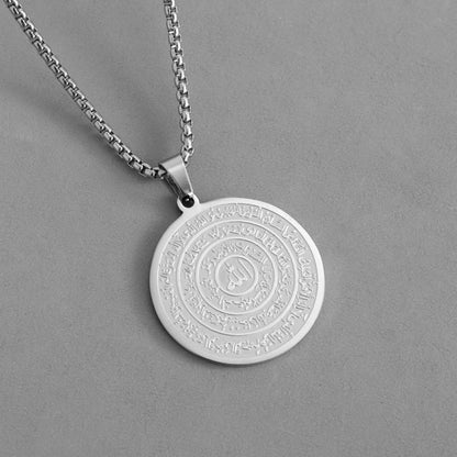 🪙 PROMO FLASH : 50% DE RÉDUCTION ! Collier Pendentif Calligraphie Arabe – Gravure « Allah », Acier Inoxydable & Chaîne Réglable 51–60 cm for Foi Quotidienne ✨